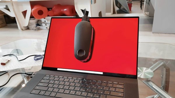 Quali sono i passaggi per la calibrazione di un sistema di avviso di collisione frontale in un'auto moderna?